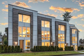 Modern Townhome Rooftop Deck, Office and King Bed